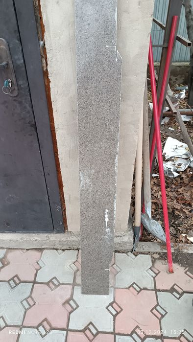 Куски и целые остатки гранита