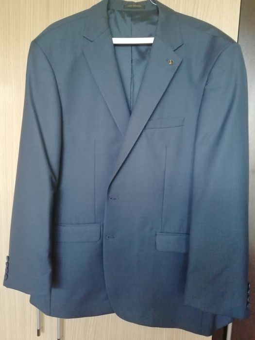 Официален костюм