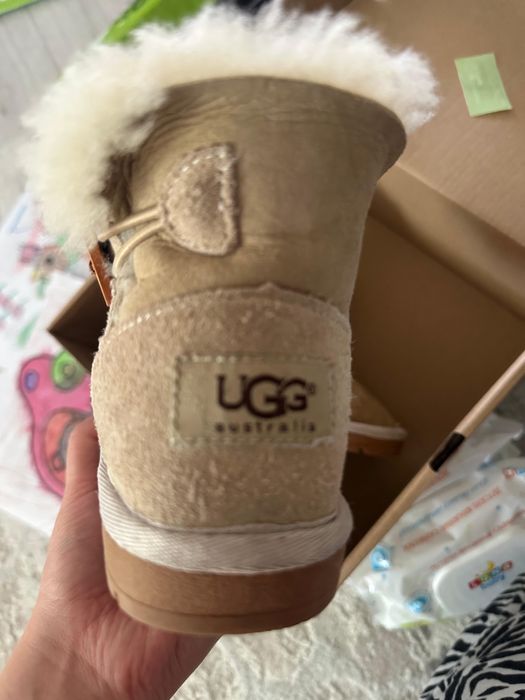 Уги в отличном состоянии для девочки