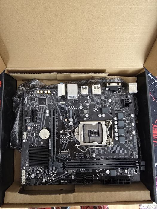 Se vinde placa de baza Gigabyte H510M S2h V3 socket 1200,compatibil pr