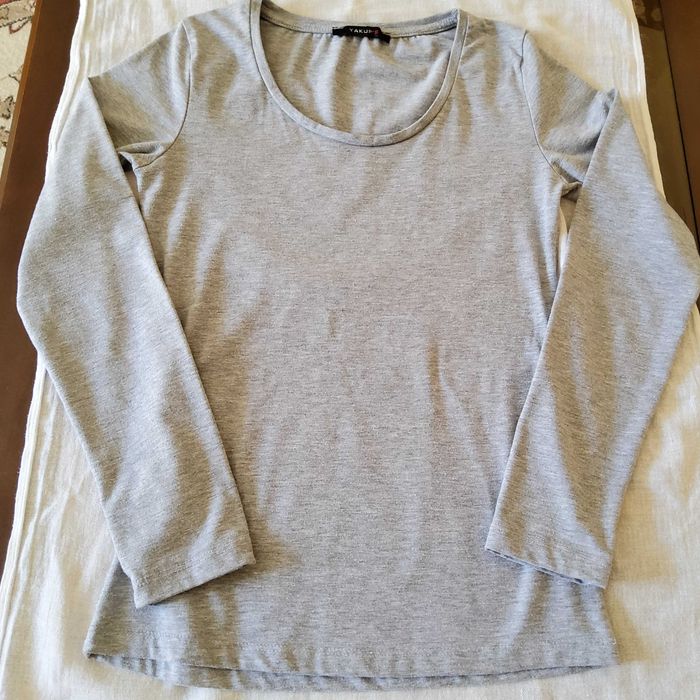 Продавам дамски блузи с къс и дълъг ръкав