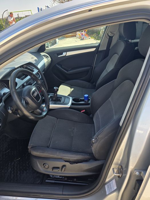 Vând Audi A4 B8 motor 2.0,143 cp S line