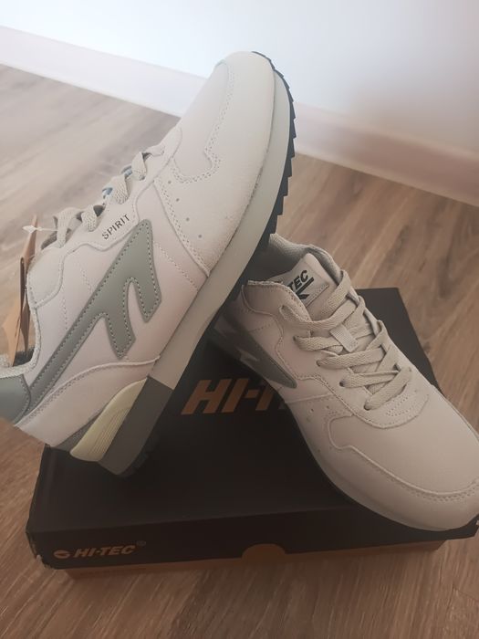 Продам мужские кроссовки