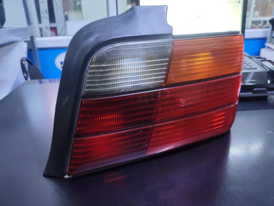Продам фонарь задний BMW E36