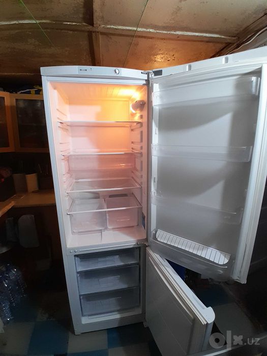 Холодильник Indesit