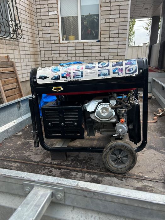 Продам бензиновый генератор