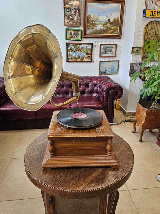 Ретро грамофон Master’s Voice