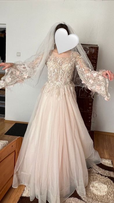 Vand rochie de mireasă marimea S /M  intr o stare execelenta.(mai multe detali in privat)