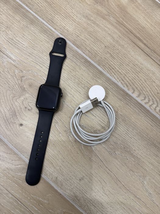 Продам Apple watch SE 44mm