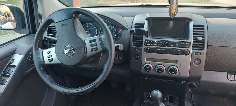 Vând Nissan pathfinder gri