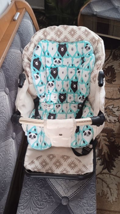 Коляска,стульчик срочно продается