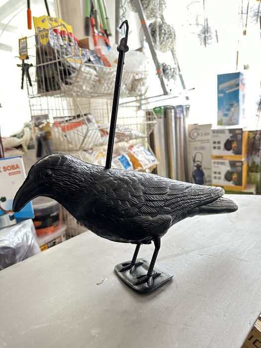 Плашило за птици във формата на ГАРВАН