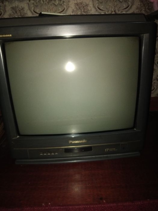 Продам телевизор панасоник.