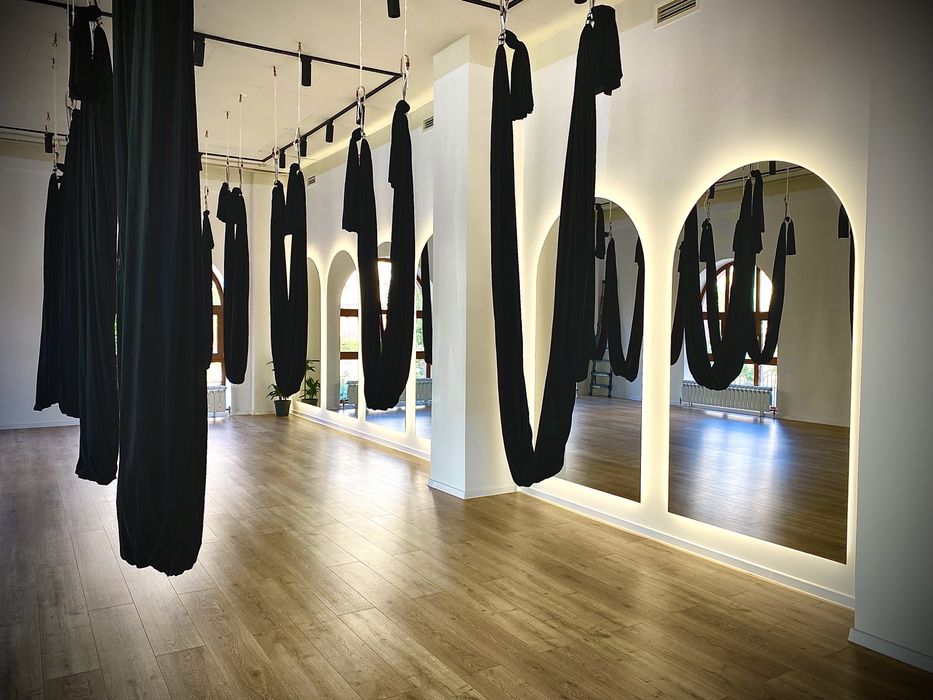 Зеркала для залов