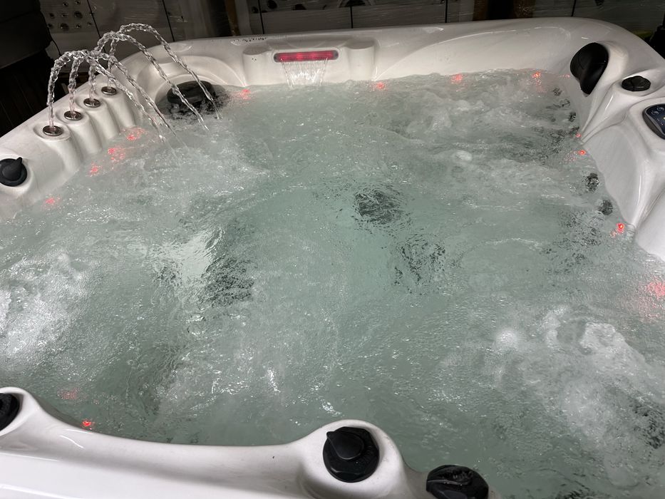Джакузи градинско 5 места ,  86 джета покривало 2 метра