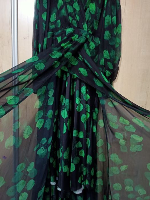 Продам брендовое платье вечернее.