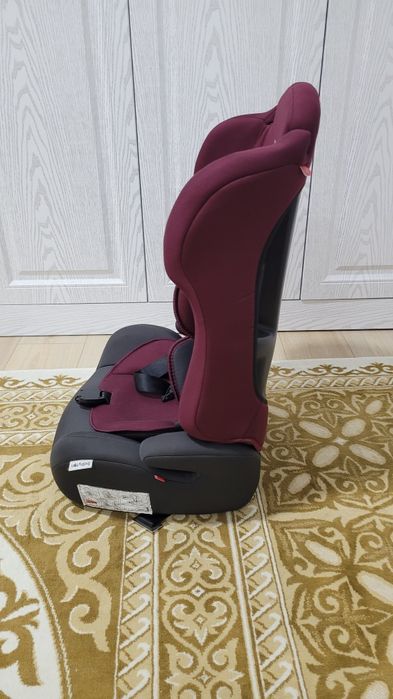 Детское кресло красного цвета