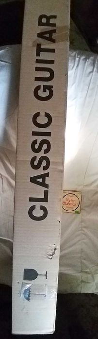 Chitara clasica Hora-Laura-si set corzi noi Fender