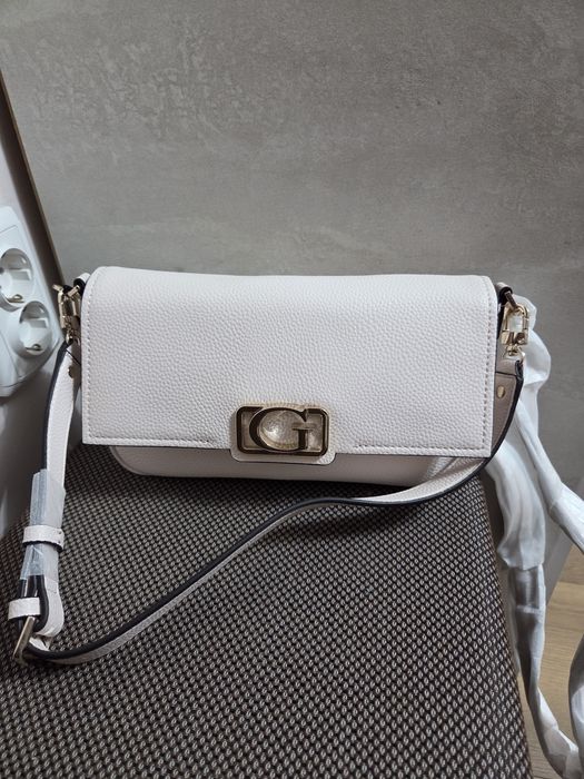 Дамска чанта guess