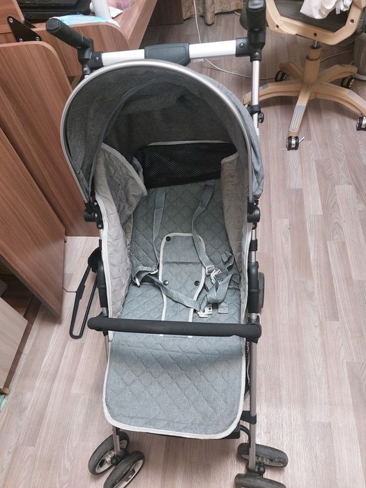 Детская прогулочная коляска