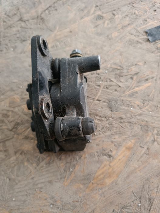 Тормозной цилиндр бачок для электроскутера