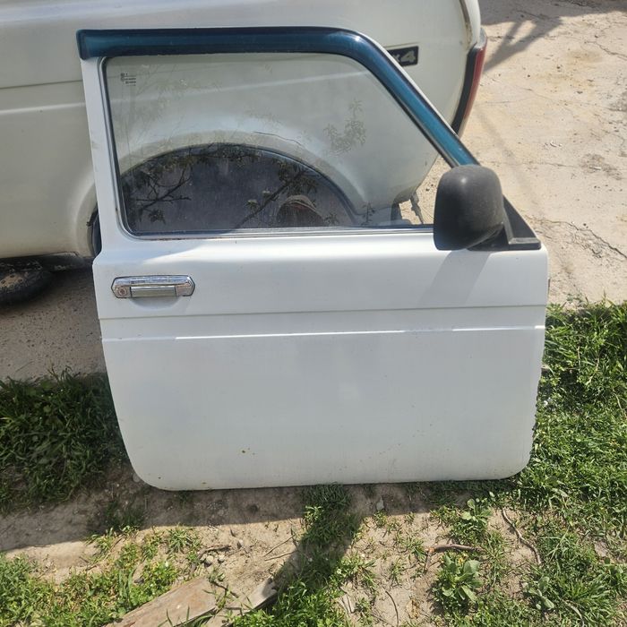 Пасажирская сторона дверь на ниву