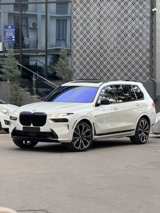 Bugun sotuvimizda BMW X7 40i