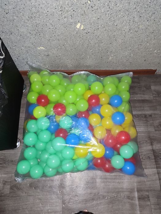 Шарики, мячики для сухого бассейна и игровой зоны