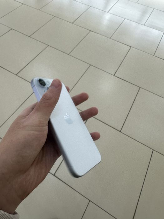 iPhone 15 128GB в хорошем состоянии