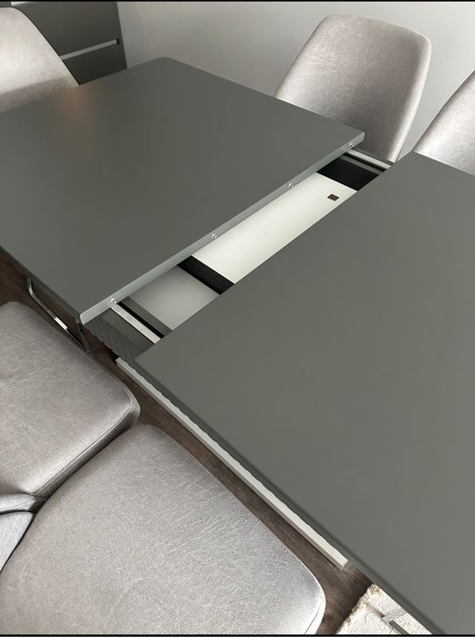 Трапезна маса със столове