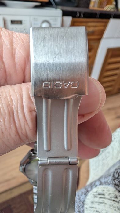 Часовник ,Casio кварц.