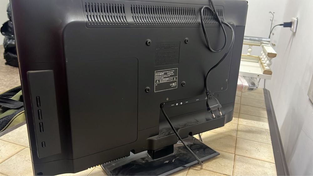 Продам Led телевизор ELENBERG