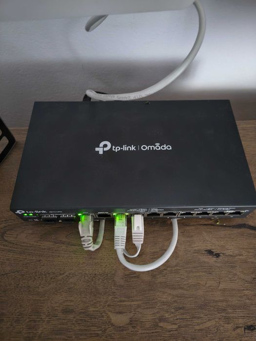 TP‑Link ER7212PC. Router Gigabit + Switch PoE Omada. Stare impecabilă, ca nou!