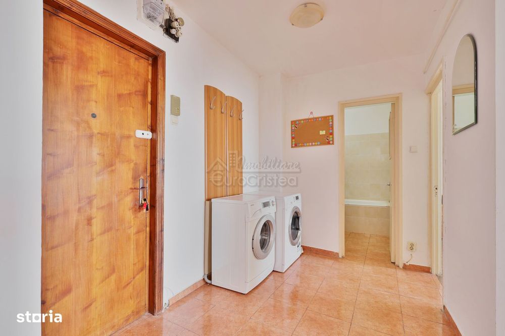 Apartament în Mangalia, Vedere panoramică către Portul Turistic