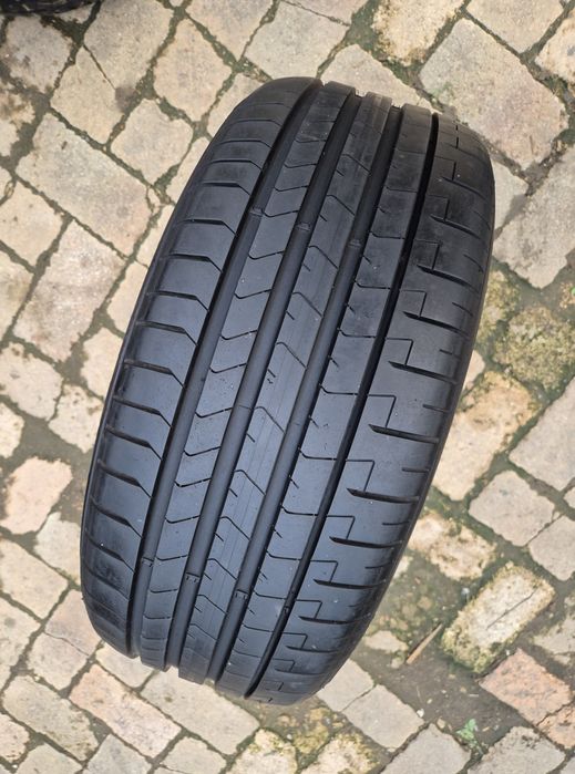 O bucată 235/45 R18 vară - una Pirelli Michelin Continenta