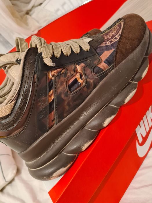 Versace chain reaction