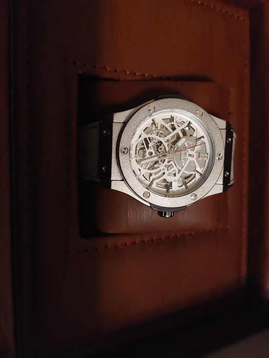 Продам часы Hublot