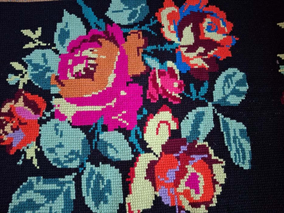 carpete persane și cuvertura cusuta manual.