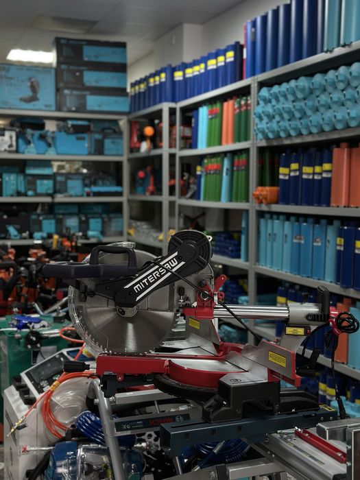 Пила торцовочная MAKUTE