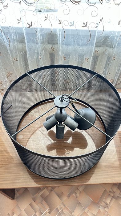 Продам люстру в отличном состоянии