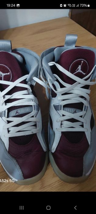 Vând  air jordan retro 5 burgundy