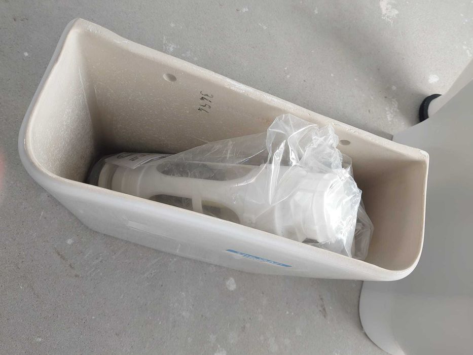 Set wc Roca The Gap back to wall Rimless de vânzare 1000 lei, nou