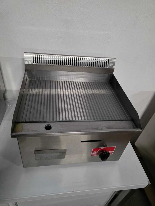 Plita striata pe gaz GPL profesionala noua,dimensiuni 550x530x420 mm