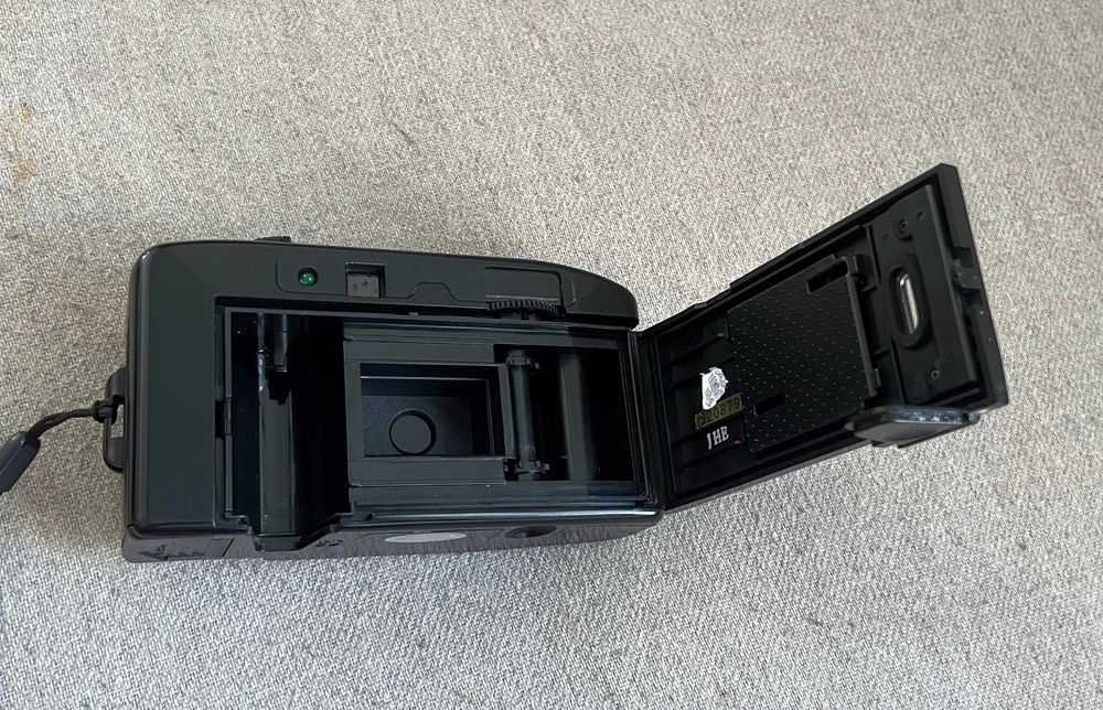 Aparat foto SKINA SK-102 35mm focus free cu blitz si husa