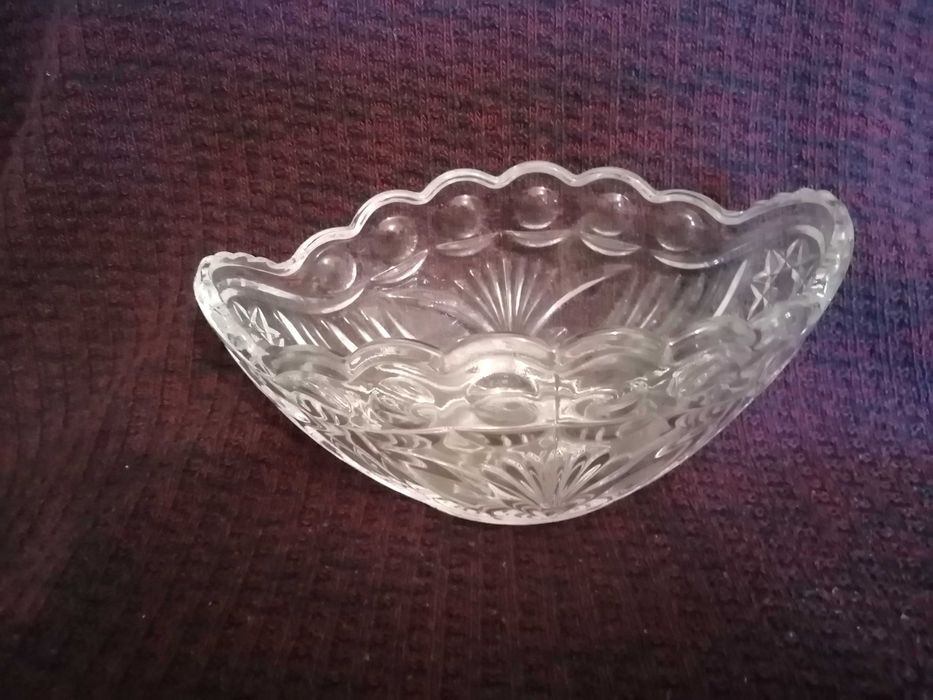 Продам вазочку для конфет, винограда и другого.