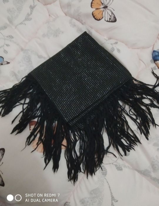 Платок с бахромой