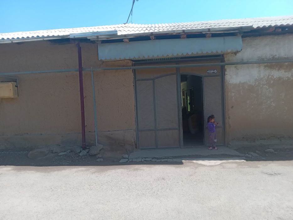 Бустонликда Уй сотилади тог ён багрида жойлашган ёки ерни ярми 110 000