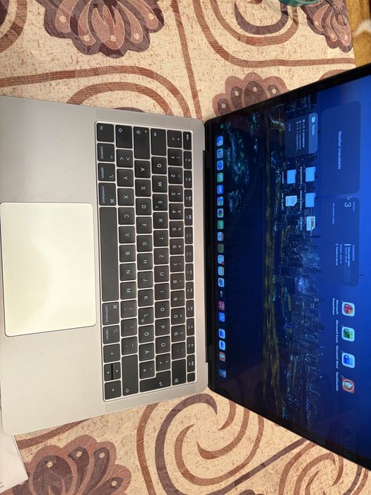 Macbook Air 13 16GB RAM 256GB
