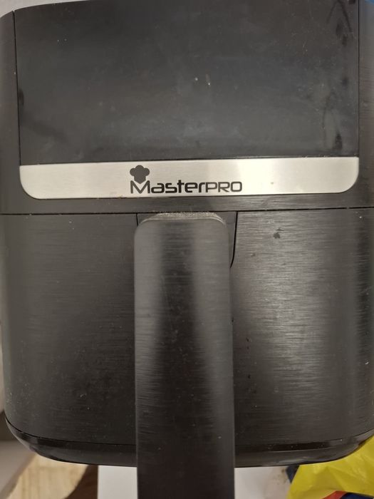 Vând airfryer Masterpro.