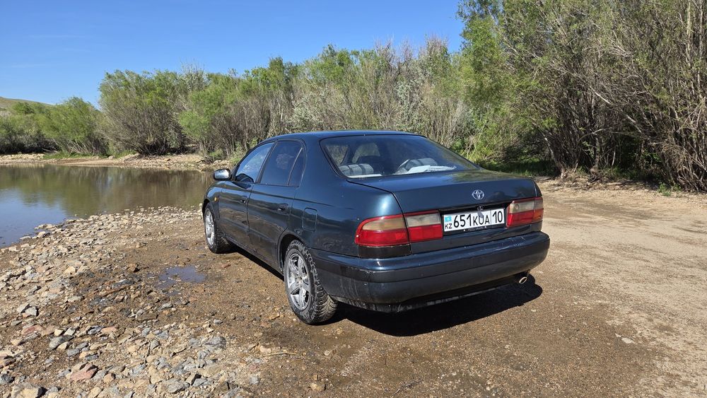 Тойота Карина е 1994 г.р.